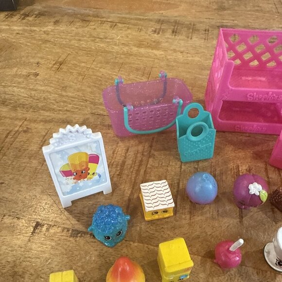 SHOPKINS Collectors Miscellaneous Lot 38 Plus Baskets Sign Food Brush - Picture 9 of 10